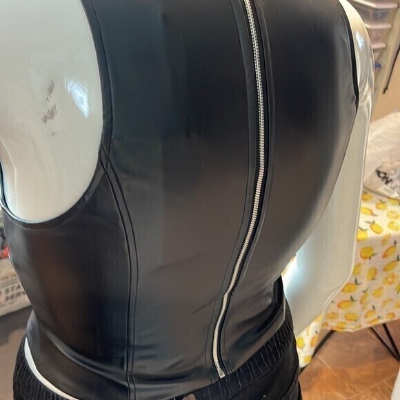 Sleeveless Corset Style Faux Leather Top Black Size M RefM100 - Picture 10 of 10